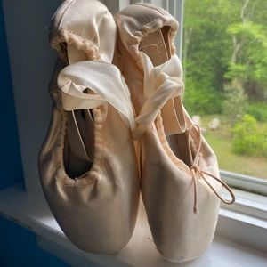 Bloch Pointe Shoes
